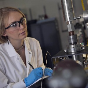 Chemical engineering major Cassandra Uthgenannt ’16 works on biodiesel research.